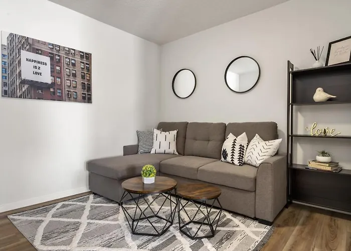 Top Rated Home With Private Garage, Near Airport, Free Banff Pass, Netflix, Sleeps 8