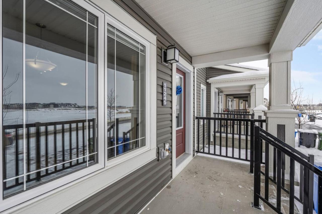 Holiday home Rated With Private Garage, Near Airport, Free Banff Pass, Netflix, Sleeps 8 *