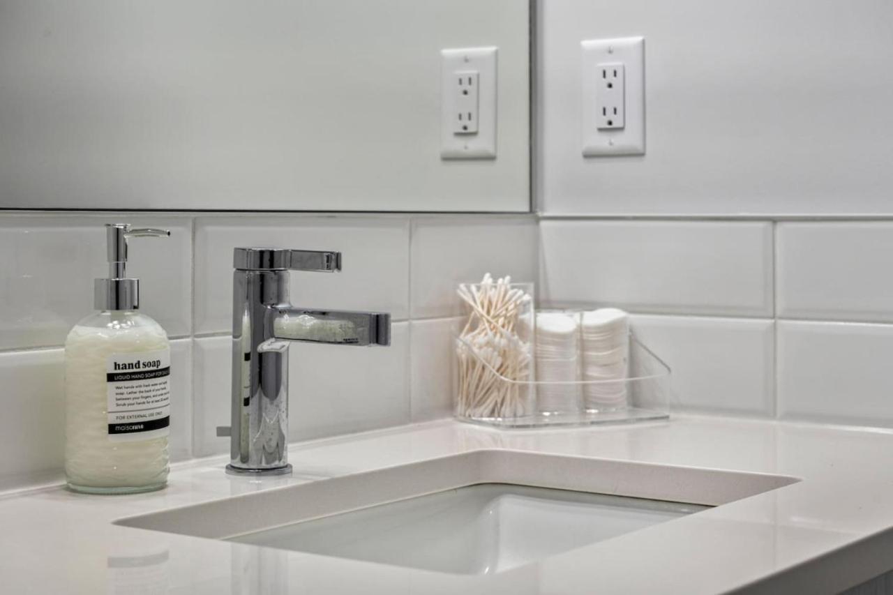 Rated With Private Garage, Near Airport, Free Banff Pass, Netflix, Sleeps 8 Calgary