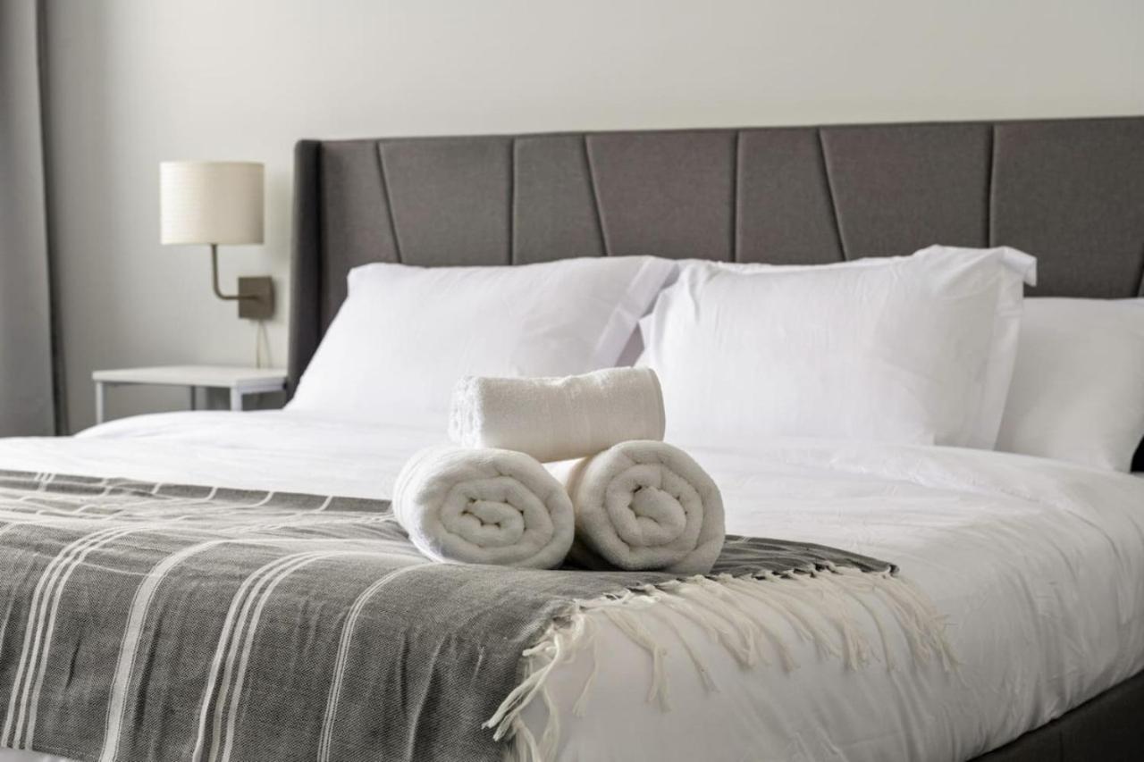 Rated With Private Garage, Near Airport, Free Banff Pass, Netflix, Sleeps 8