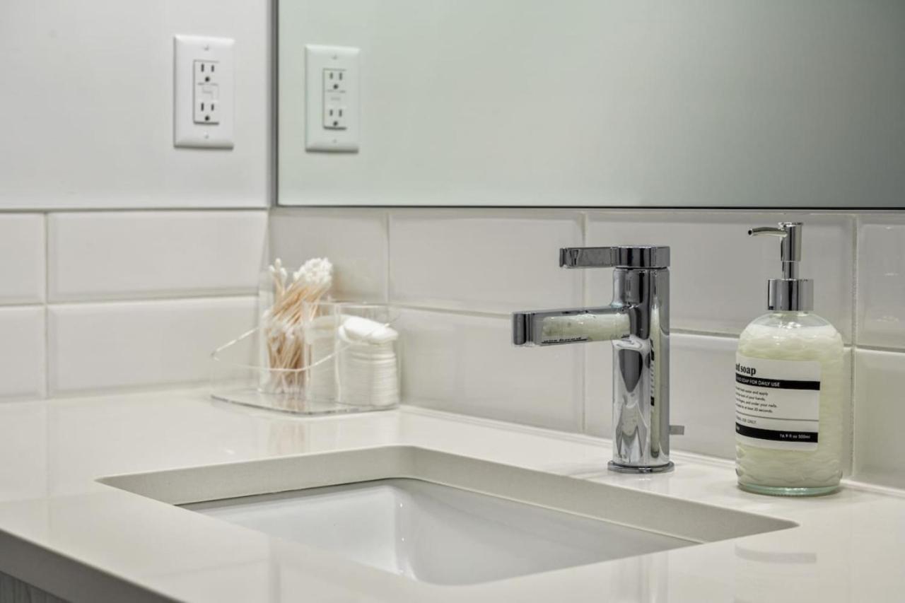 Rated With Private Garage, Near Airport, Free Banff Pass, Netflix, Sleeps 8 *