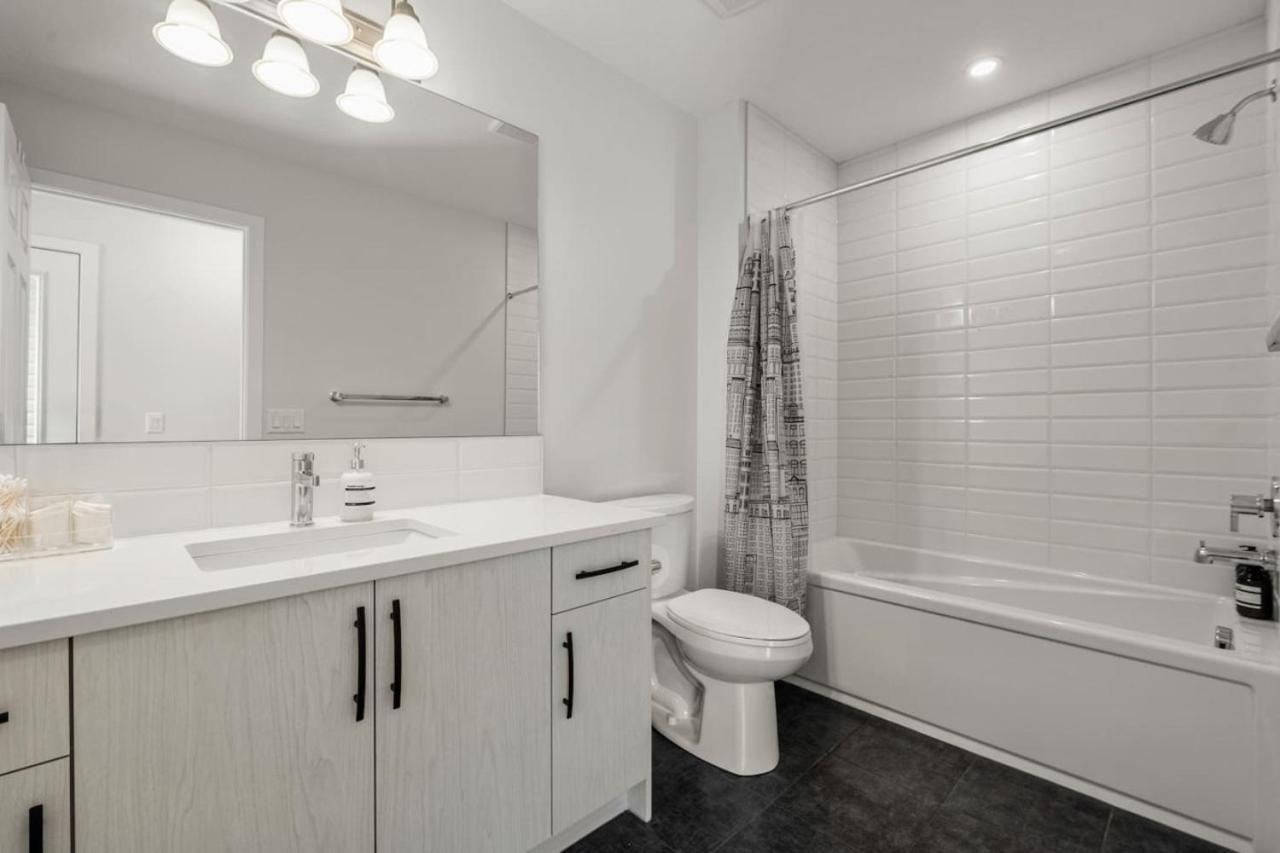 Rated With Private Garage, Near Airport, Free Banff Pass, Netflix, Sleeps 8