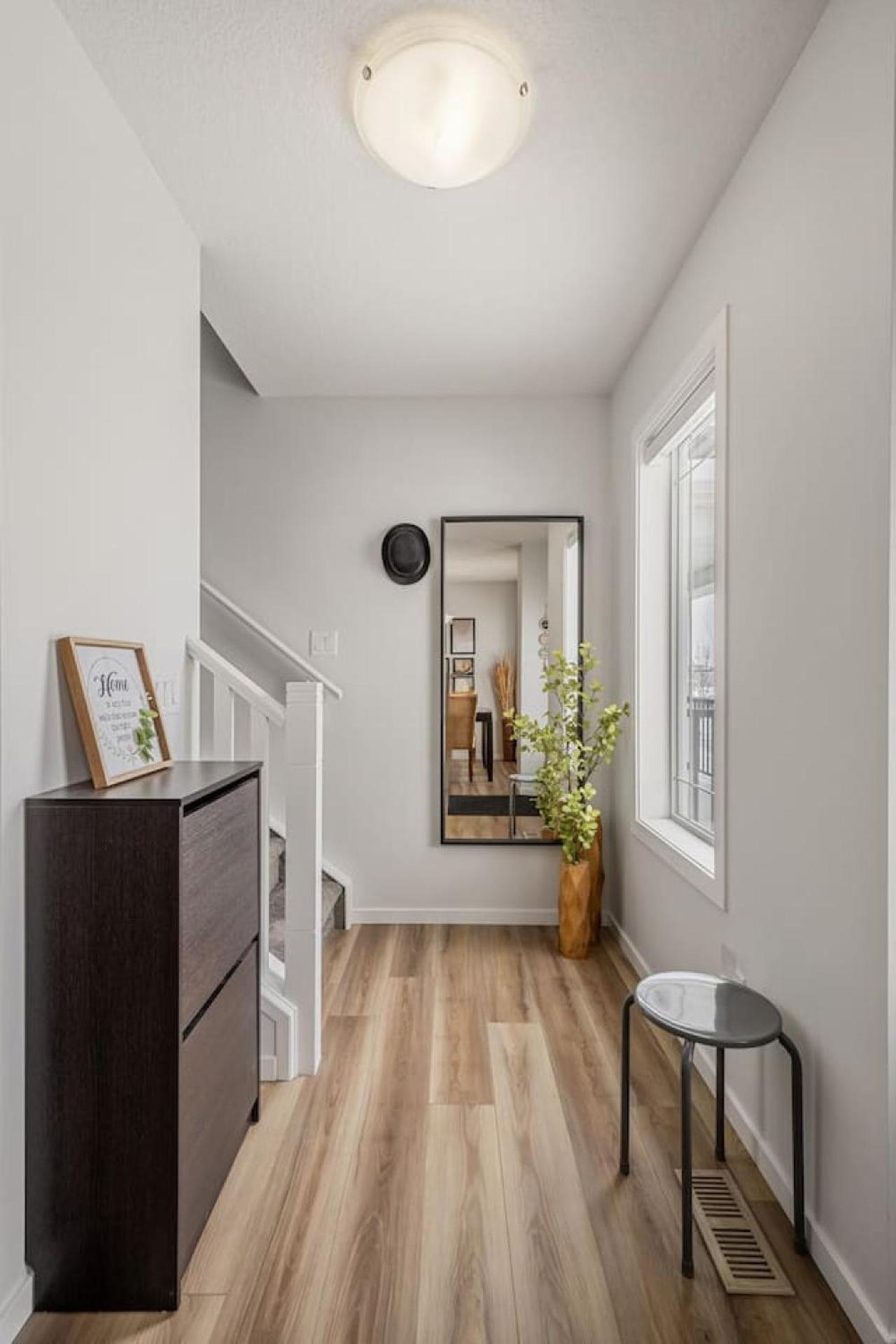Rated With Private Garage, Near Airport, Free Banff Pass, Netflix, Sleeps 8 Calgary