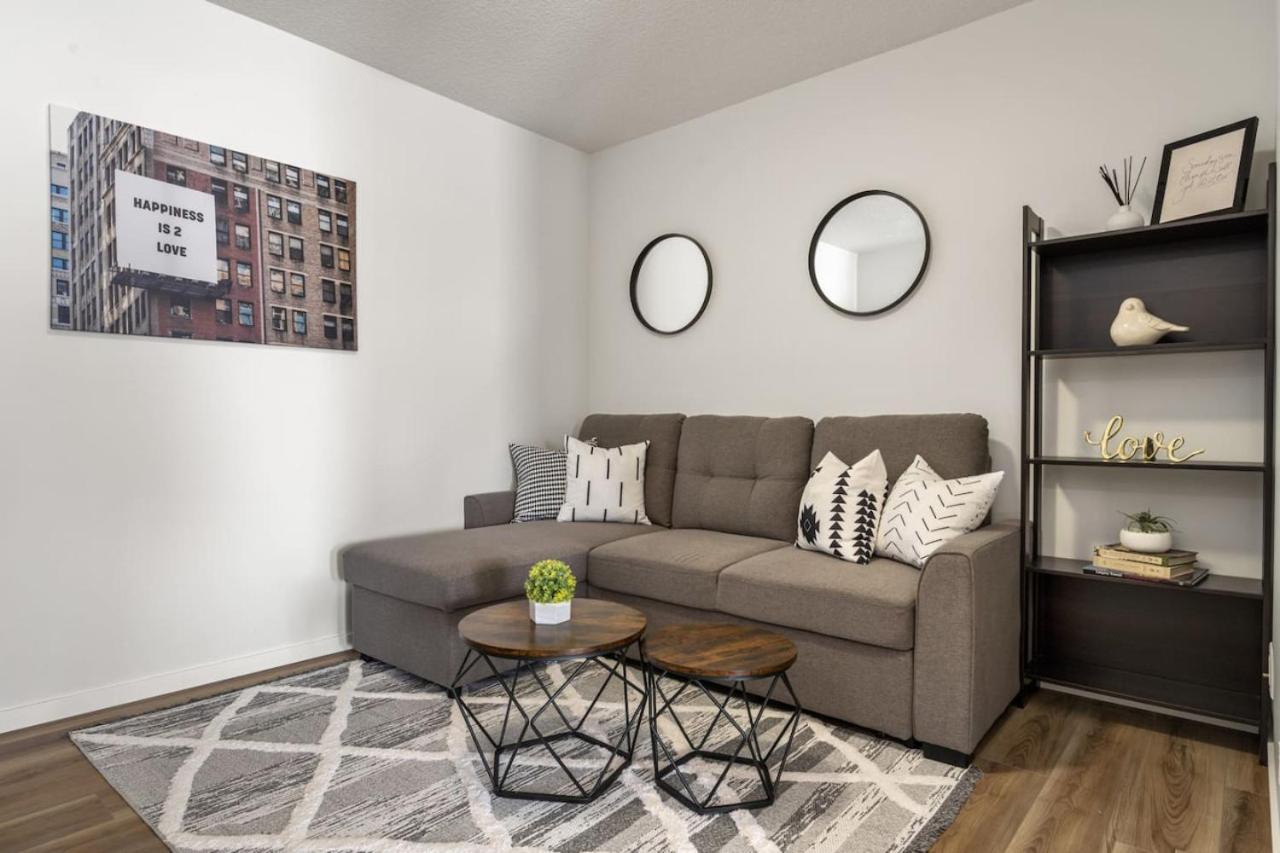 Rated With Private Garage, Near Airport, Free Banff Pass, Netflix, Sleeps 8 Holiday home *