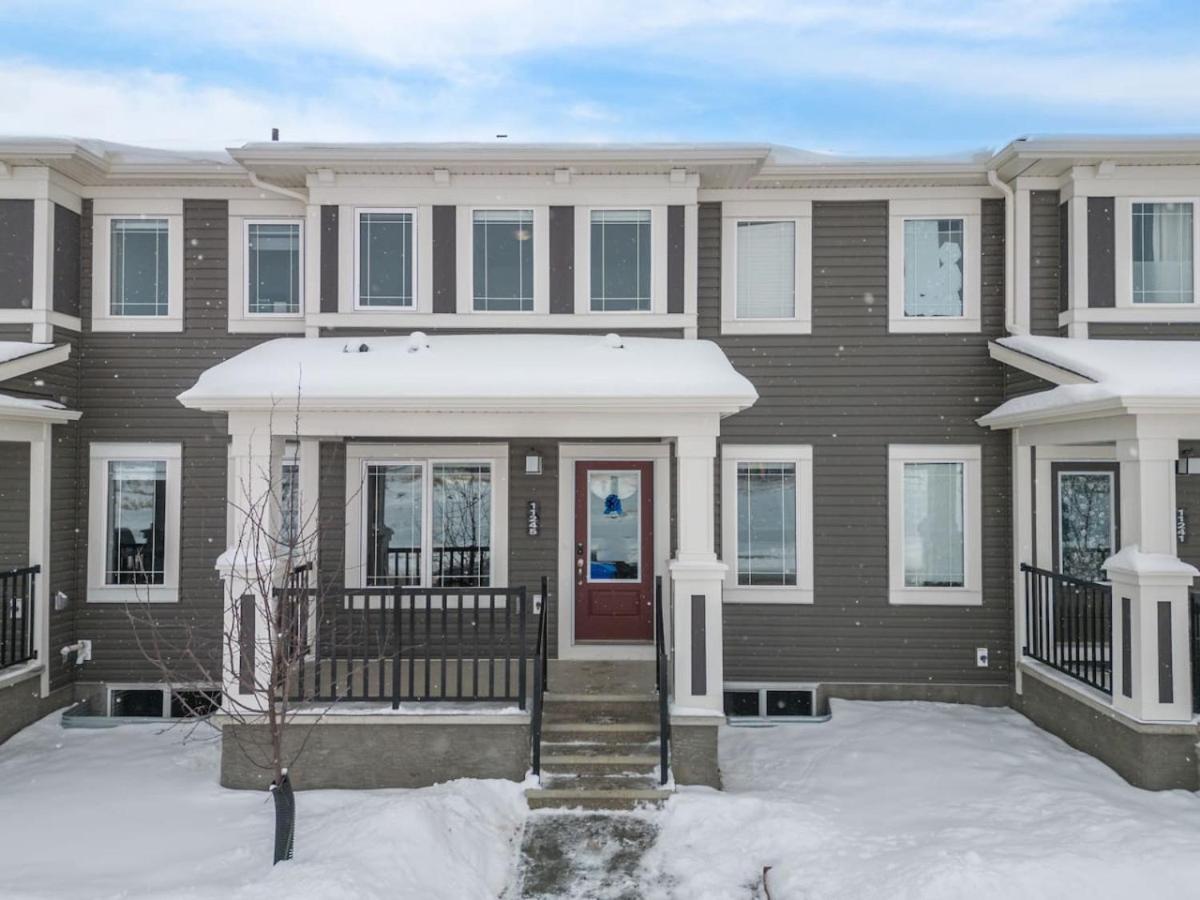 Rated With Private Garage, Near Airport, Free Banff Pass, Netflix, Sleeps 8 *